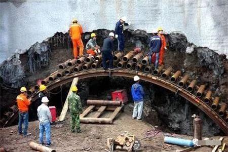 华阴隧道钢花管支护案例
